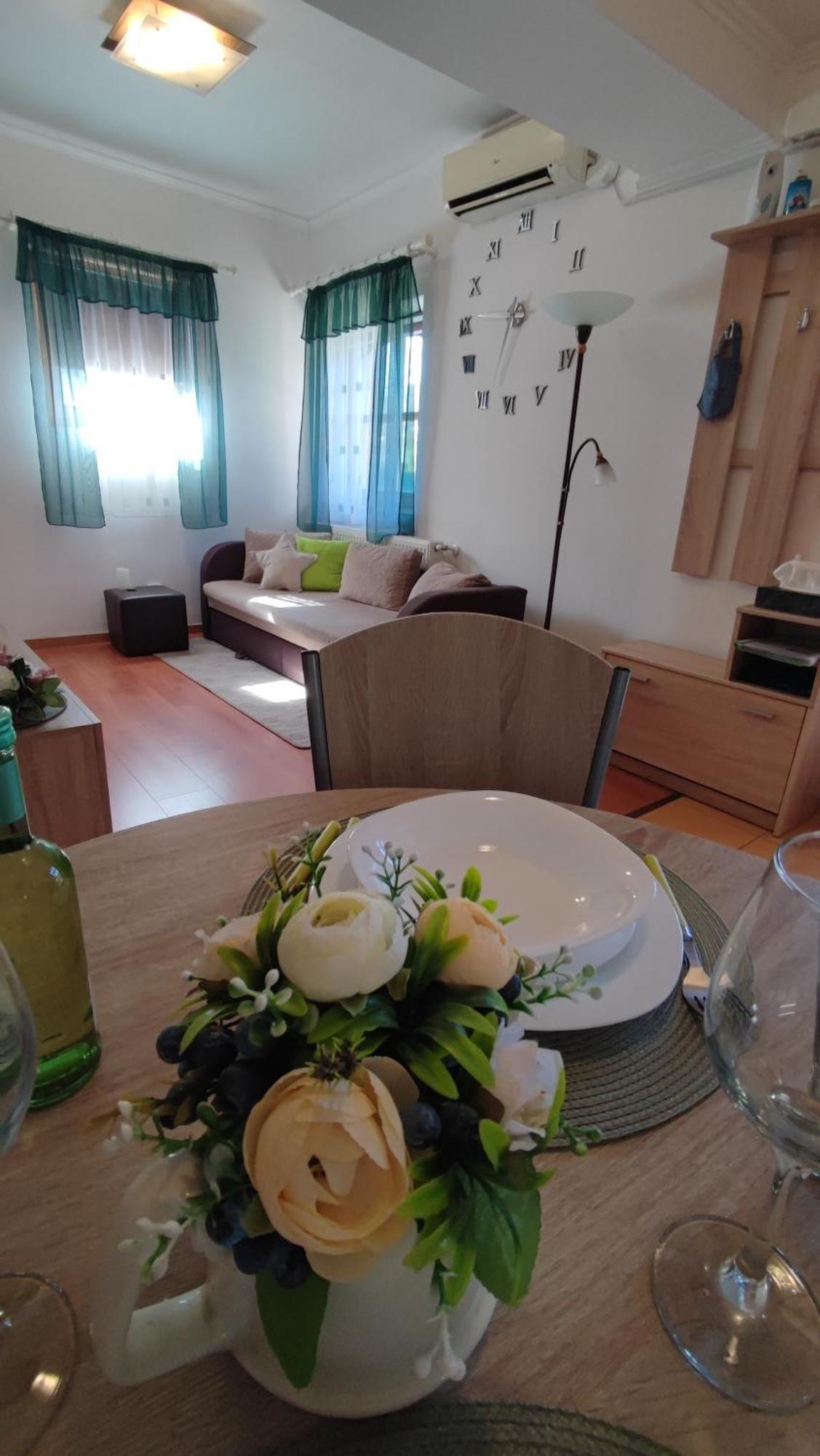 Limonade Apartman Ac Agard Elmenyfuerdo Mellett Gardony Bagian luar foto